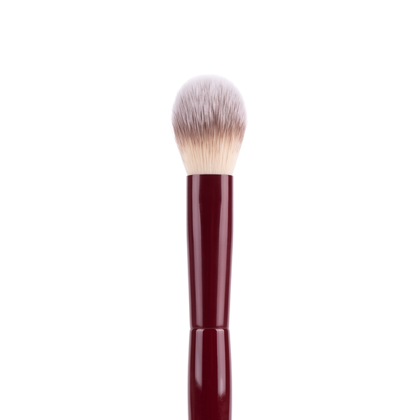 Boozyshop Flawless Precision Powder Brush, Nahaufnahme des Pinselkopfs vor weißem Hintergrund