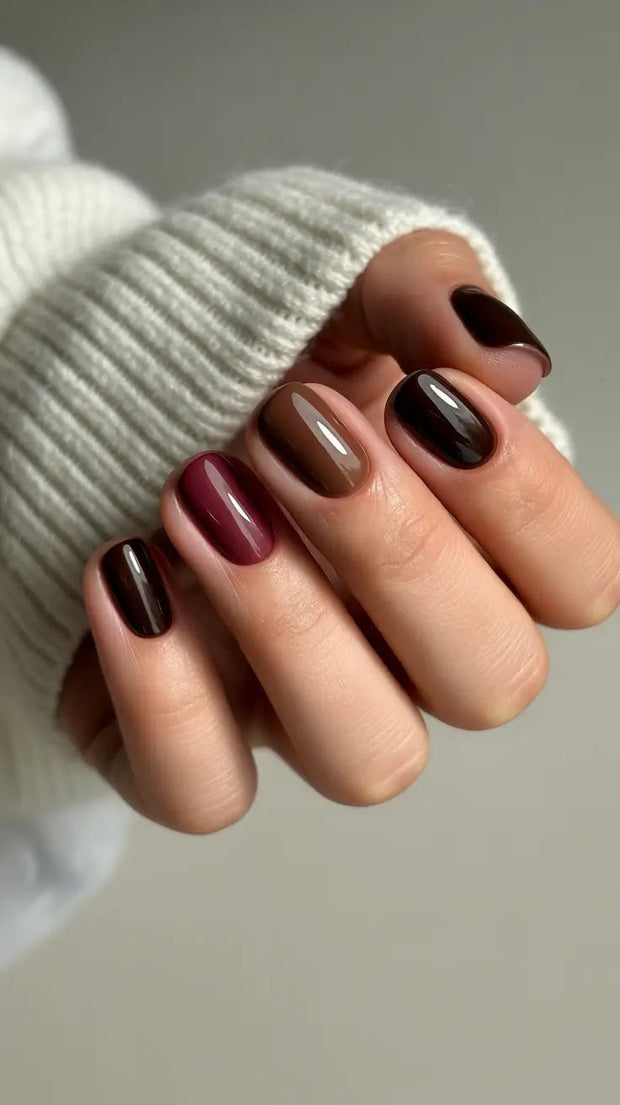 <h2>Luxe Winter Nails</h2>