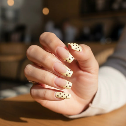 Boozyshop Soft Yellow Dotting French Manicure Set