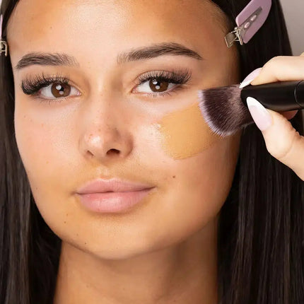 Brushworks No. 9 Angled Flat Top Foundation Buffing Brush