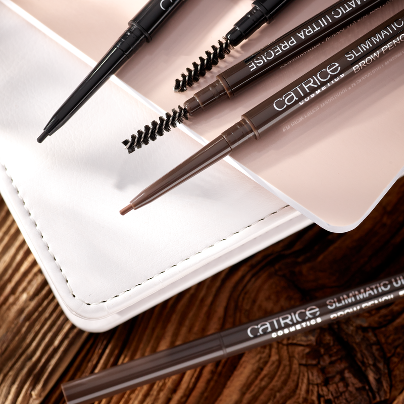 Catrice Slim'Matic Ultra Precise Brow Pencil Waterproof 025 Warm Brown, wenkbrauwpotlood met spoolie, foto 3 van 4