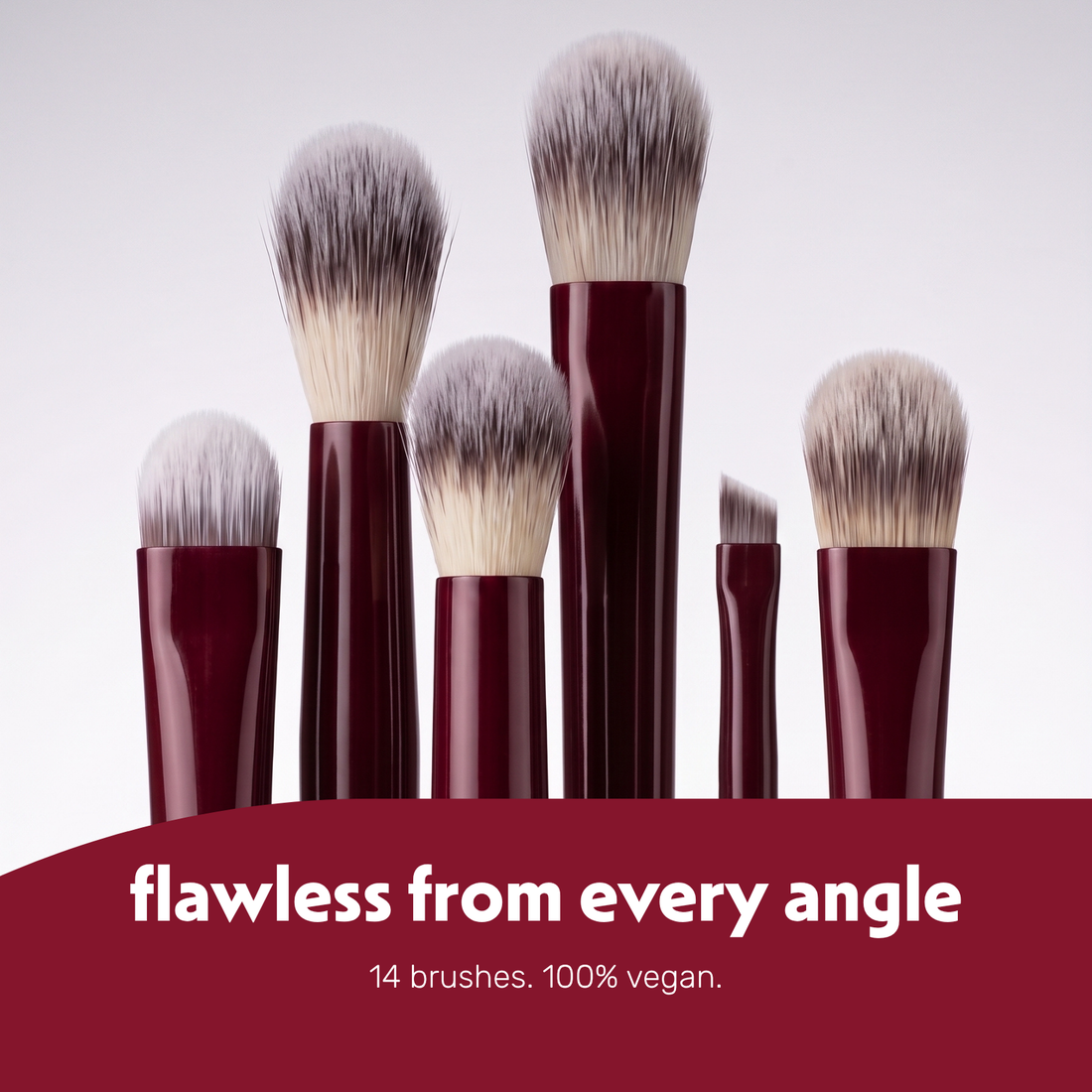 Die vierzehn Pinsel der Boozyshop Flawless Pinselserie nebeneinander