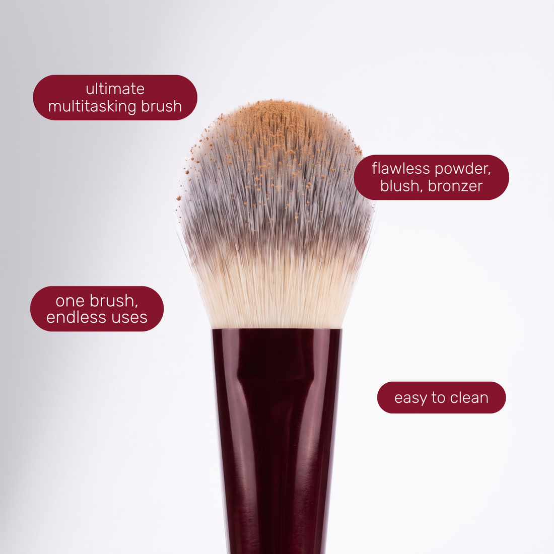 Pinselkopf des Boozyshop Flawless Multi Face Brush mit Textlabels zur Anwendung