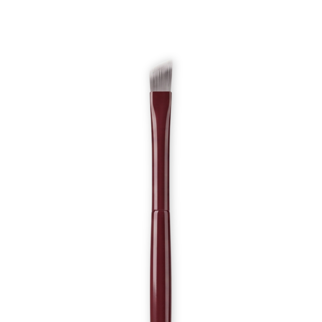 Boozyshop Flawless Precision Angle Eye Brush, Nahaufnahme des schrägen Pinselkopfs vor weißem Hintergrund