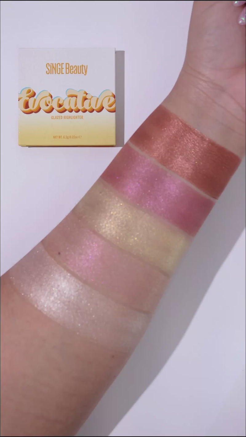 Singe Beauty Evocative Glazed Highlighter Flashy Fluorite, highlighter met glass-like finish, foto 4 van 4
