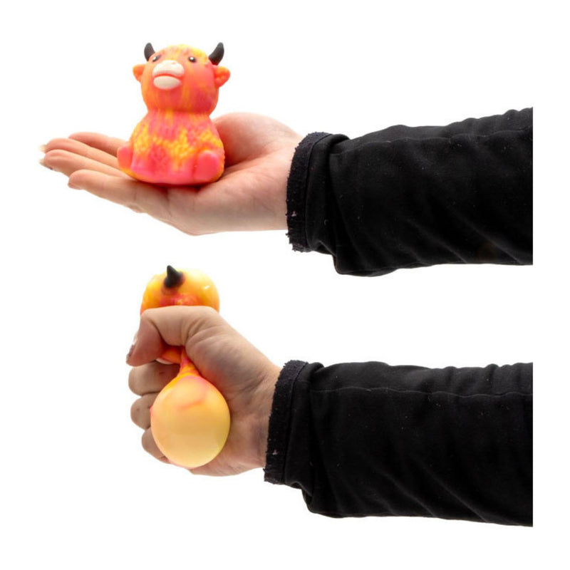 Squishy Mystery Multi Color Highland Cow Squishy, in de vorm van een Schotse hooglander